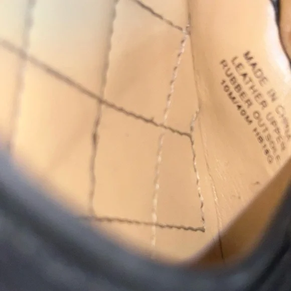 Michael Kors Black Leather Kiara Mid PumpHeels with Gold Tone Hardware sz 10 - Picture 6 of 9